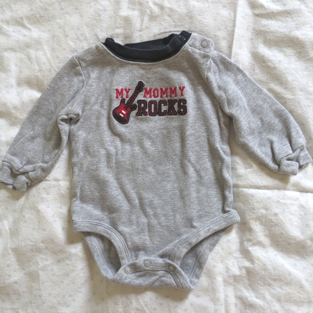Carter's onesies - 6 months